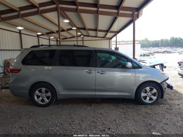 2015 Toyota Sienna Le 8 Passenger მანქანა იყიდება აუქციონზე, vin: 5TDKK3DCXFS535934, აუქციონის ნომერი: 46020112