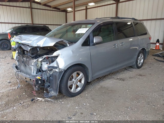 2015 Toyota Sienna Le 8 Passenger მანქანა იყიდება აუქციონზე, vin: 5TDKK3DCXFS535934, აუქციონის ნომერი: 46020112