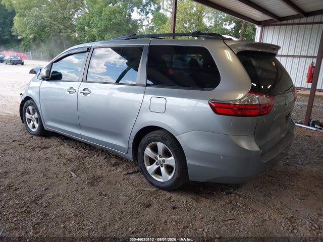 2015 Toyota Sienna Le 8 Passenger მანქანა იყიდება აუქციონზე, vin: 5TDKK3DCXFS535934, აუქციონის ნომერი: 46020112