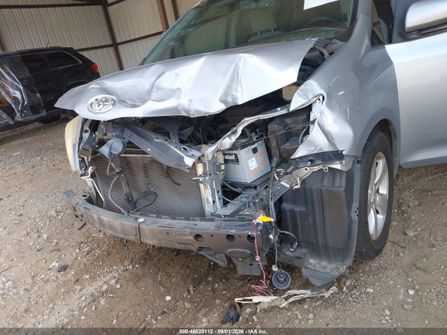 2015 Toyota Sienna Le 8 Passenger მანქანა იყიდება აუქციონზე, vin: 5TDKK3DCXFS535934, აუქციონის ნომერი: 46020112