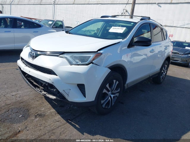 Toyota RAV4 LE 2016 JTMZFREV8GD080830 Image 2