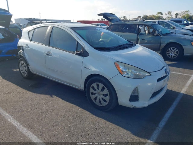Toyota Prius C One 2014 JTDKDTB31E1562772 zdjęcie główne