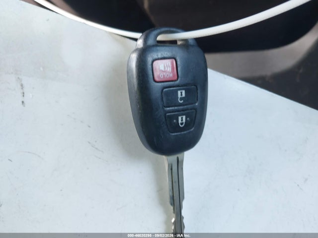 Toyota Prius C One 2014 JTDKDTB31E1562772 Image 11