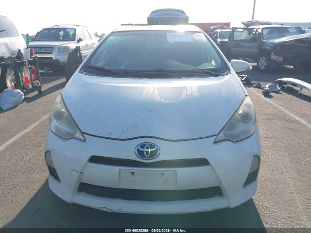 Toyota Prius C One 2014 JTDKDTB31E1562772 Image 13