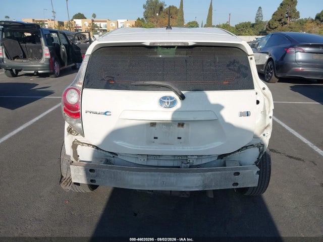 Toyota Prius C One 2014 JTDKDTB31E1562772 Image 17