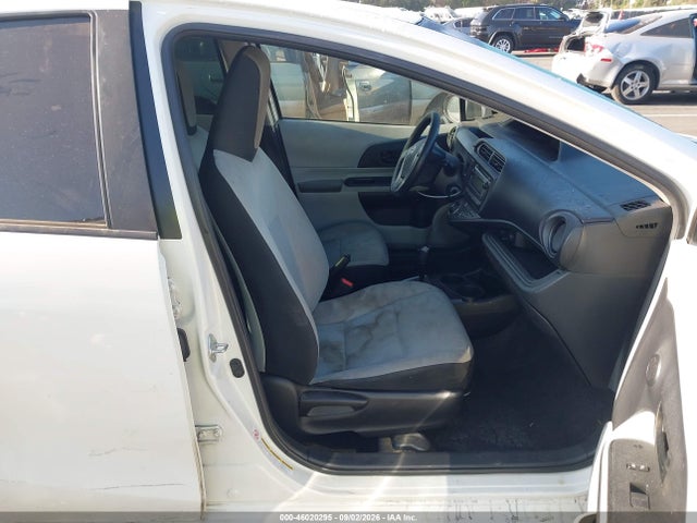 Toyota Prius C One 2014 JTDKDTB31E1562772 Image 5