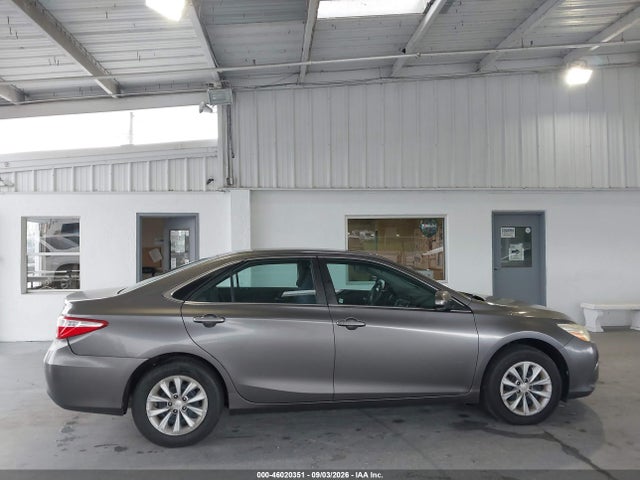 46020351 :رقم المزاد ، 4T1BF1FK8FU096270 vin ، 2015 Toyota Camry Le مزاد بيع