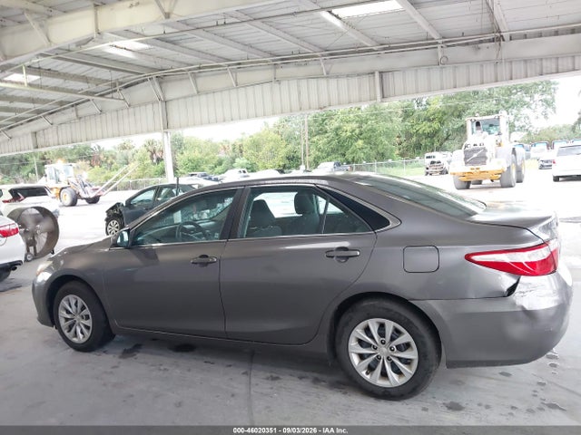 46020351 :رقم المزاد ، 4T1BF1FK8FU096270 vin ، 2015 Toyota Camry Le مزاد بيع