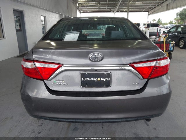 46020351 :رقم المزاد ، 4T1BF1FK8FU096270 vin ، 2015 Toyota Camry Le مزاد بيع