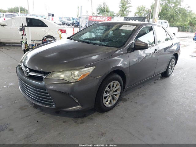 46020351 :رقم المزاد ، 4T1BF1FK8FU096270 vin ، 2015 Toyota Camry Le مزاد بيع