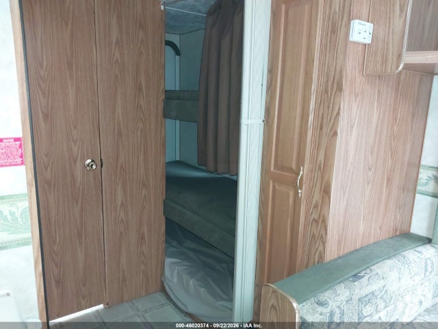 Продаж на аукціоні авто 2004 Komfort Corp. Komfort 24b, vin: 1K52KBL2042022174, номер лоту: 46020374
