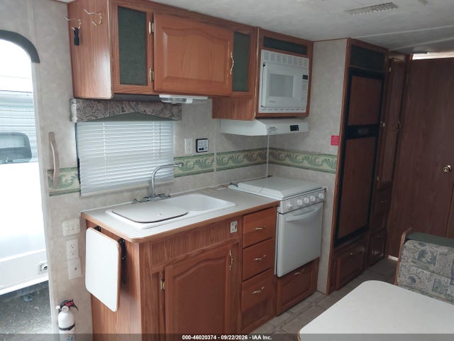Продаж на аукціоні авто 2004 Komfort Corp. Komfort 24b, vin: 1K52KBL2042022174, номер лоту: 46020374