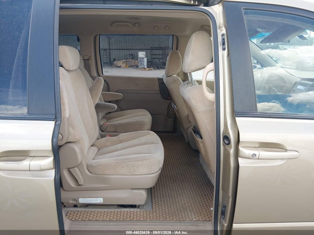 Продажа на аукционе авто 2006 Kia Sedona Ex/lx, vin: KNDMB233066084789, номер лота: 46020439