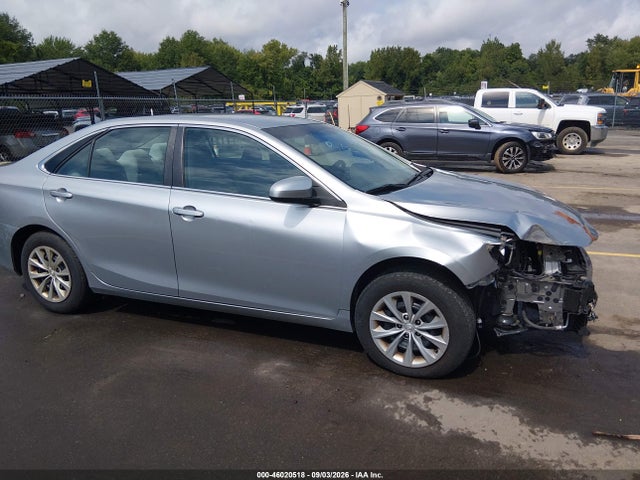 46020518 :رقم المزاد ، 4T1BF1FK9HU707040 vin ، 2017 Toyota Camry Le مزاد بيع