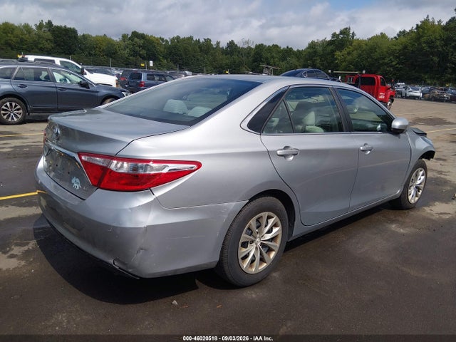 46020518 :رقم المزاد ، 4T1BF1FK9HU707040 vin ، 2017 Toyota Camry Le مزاد بيع