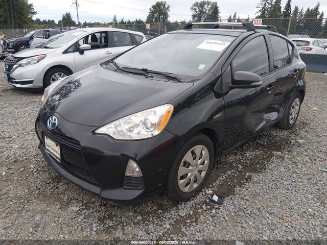 Toyota Prius C Two 2014 JTDKDTB31E1569897 Image 2
