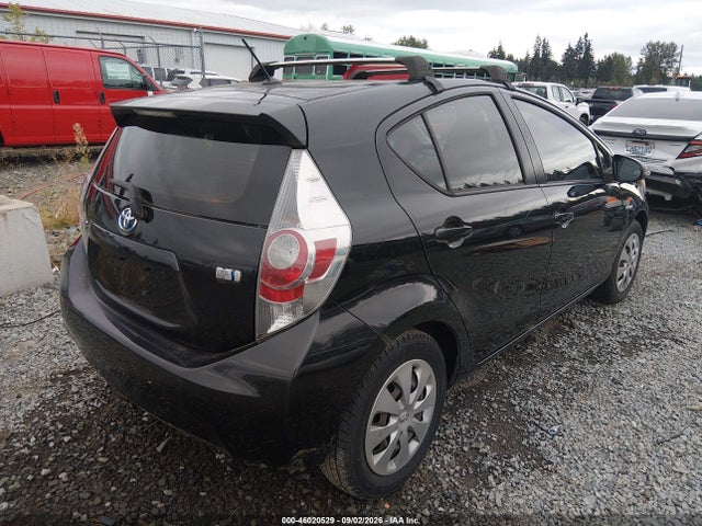 Toyota Prius C Two 2014 JTDKDTB31E1569897 Image 4