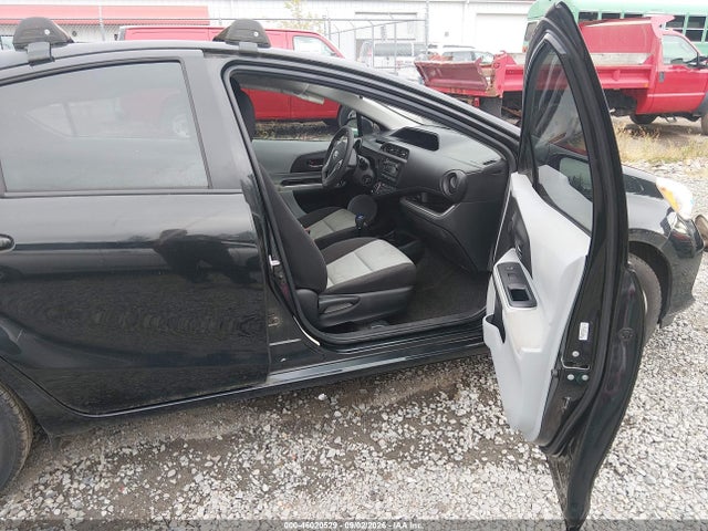 Toyota Prius C Two 2014 JTDKDTB31E1569897 Image 5