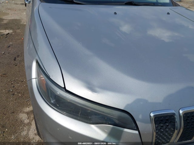 46020531 :رقم المزاد ، 1C4PJMLB6KD323660 vin ، 2019 Jeep Cherokee Latitude Plus 4x4 مزاد بيع