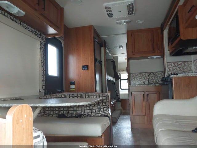 46020660 :رقم المزاد ، 1FDXE4FS8HDC31499 vin ، 2017 Ford E-450 Cutaway مزاد بيع
