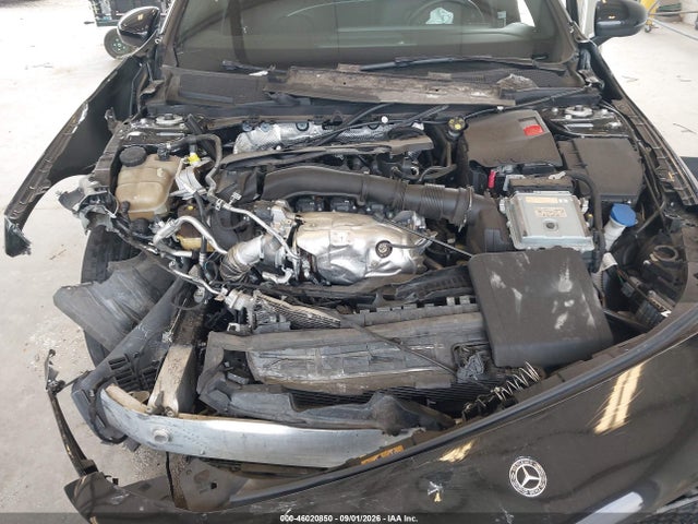 WDD3G4FB2KW001827 Mercedes-Benz A 220 4matic