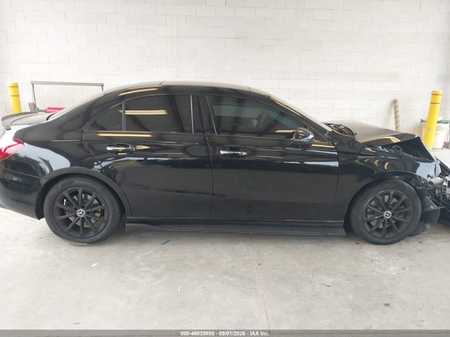 WDD3G4FB2KW001827 Mercedes-Benz A 220 4matic