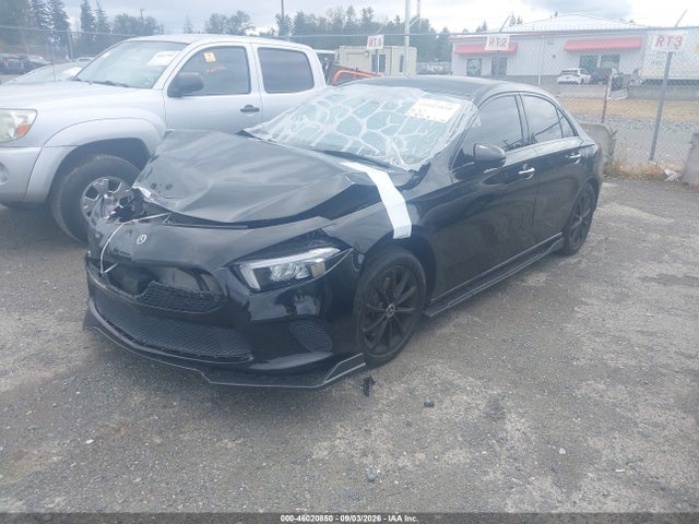 WDD3G4FB2KW001827 Mercedes-Benz A 220 4matic