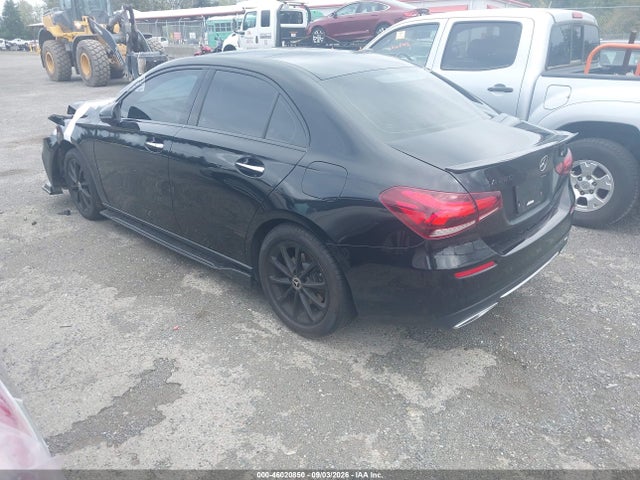 WDD3G4FB2KW001827 Mercedes-Benz A 220 4matic