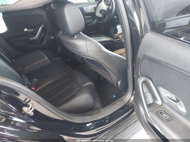 WDD3G4FB2KW001827 Mercedes-Benz A 220 4matic