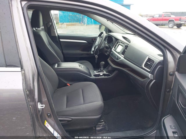 Продаж на аукціоні авто 2016 Toyota Highlander Le V6, vin: 5TDBKRFH3GS351299, номер лоту: 46020935