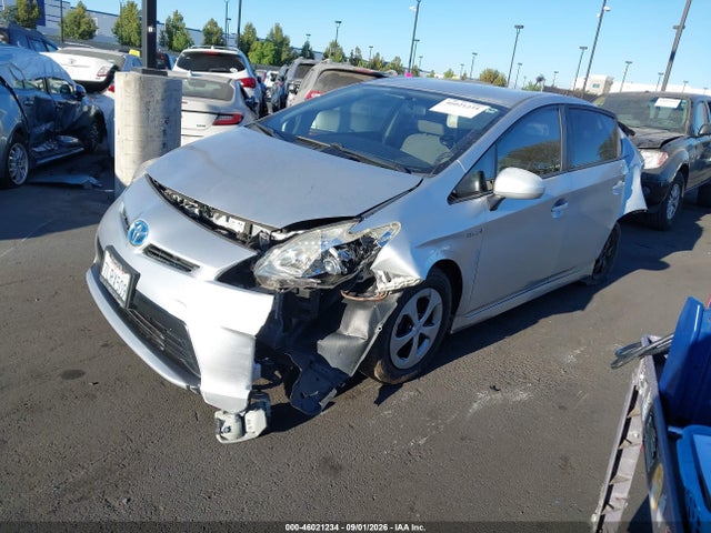Toyota Prius Two 2015 JTDKN3DU1F1914639 Image 2