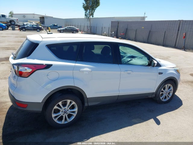 1FMCU0GD7HUA84005 Ford ESCAPE SE