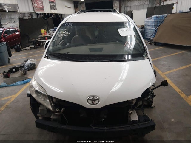 46021550 :رقم المزاد ، 5TDKK3DC3FS568838 vin ، 2015 Toyota Sienna Le 8 Passenger مزاد بيع