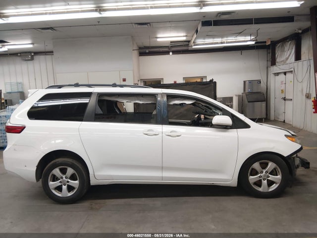 46021550 :رقم المزاد ، 5TDKK3DC3FS568838 vin ، 2015 Toyota Sienna Le 8 Passenger مزاد بيع