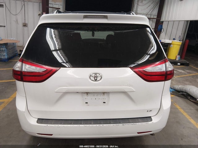 46021550 :رقم المزاد ، 5TDKK3DC3FS568838 vin ، 2015 Toyota Sienna Le 8 Passenger مزاد بيع
