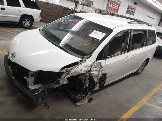 46021550 :رقم المزاد ، 5TDKK3DC3FS568838 vin ، 2015 Toyota Sienna Le 8 Passenger مزاد بيع