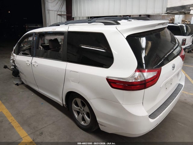 46021550 :رقم المزاد ، 5TDKK3DC3FS568838 vin ، 2015 Toyota Sienna Le 8 Passenger مزاد بيع