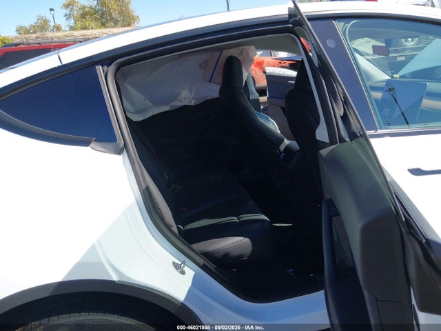 Продажа на аукционе авто 2023 Tesla Model Y Awd/long Range Dual Motor All-wheel Drive, vin: 7SAYGDEE0PA062763, номер лота: 46021868