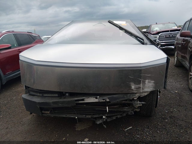 46022249 :رقم المزاد ، 7G2CEHED8SA071356 vin ، 2025 Tesla Cybertruck All-wheel Drive مزاد بيع
