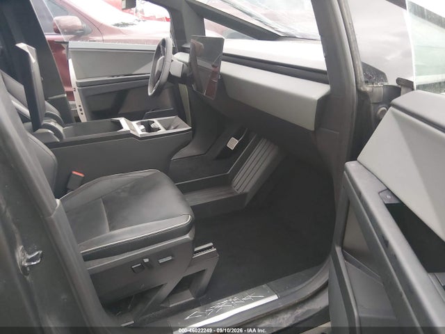 46022249 :رقم المزاد ، 7G2CEHED8SA071356 vin ، 2025 Tesla Cybertruck All-wheel Drive مزاد بيع