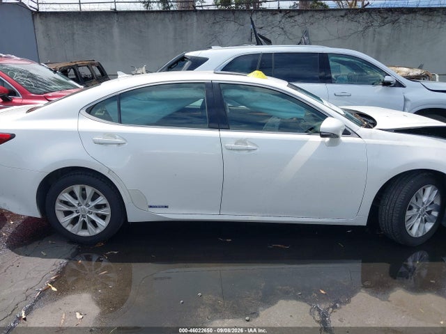 46022650 :رقم المزاد ، JTHBW1GG0E2068261 vin ، 2014 Lexus Es 300h مزاد بيع