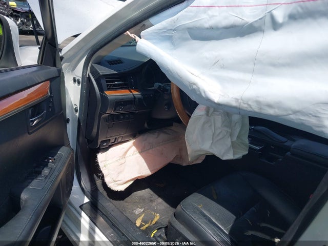 46022650 :رقم المزاد ، JTHBW1GG0E2068261 vin ، 2014 Lexus Es 300h مزاد بيع