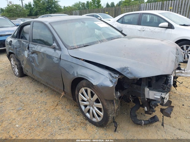 46023092 :رقم المزاد ، WAUBFAFLXEA111071 vin ، 2014 Audi A4 2.0t Premium مزاد بيع