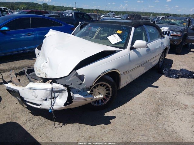 Aukcja sprzedaży 2002 Lincoln Town Car Cartier, vin: 1LNHM83W12Y626274, numer aukcji: 46023341