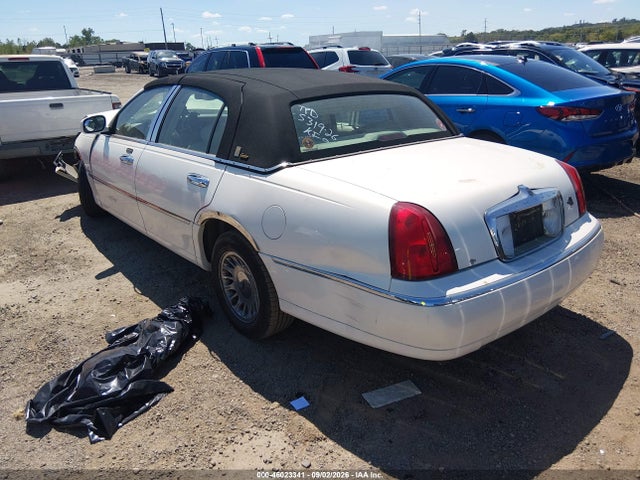 Aukcja sprzedaży 2002 Lincoln Town Car Cartier, vin: 1LNHM83W12Y626274, numer aukcji: 46023341