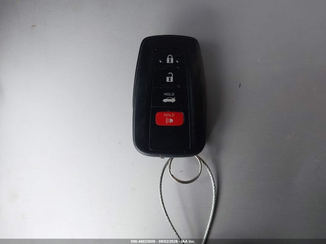 46023508 :رقم المزاد ، 4T1T11BK1NU068656 vin ، 2022 Toyota Camry Se Awd مزاد بيع