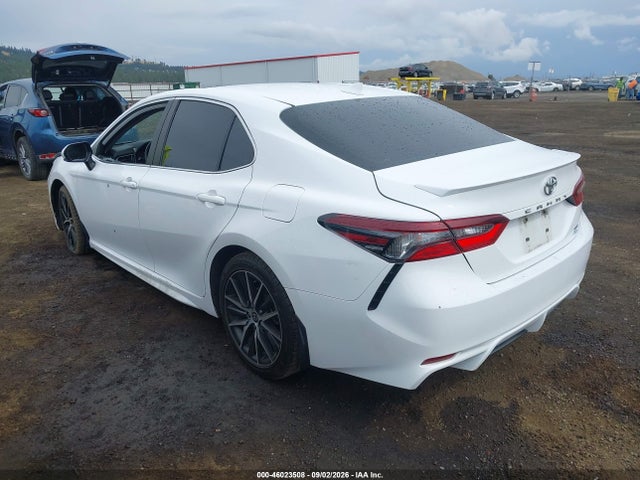 46023508 :رقم المزاد ، 4T1T11BK1NU068656 vin ، 2022 Toyota Camry Se Awd مزاد بيع