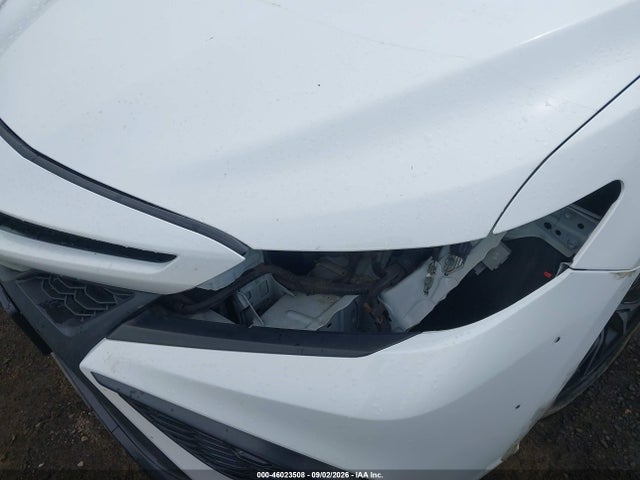 46023508 :رقم المزاد ، 4T1T11BK1NU068656 vin ، 2022 Toyota Camry Se Awd مزاد بيع