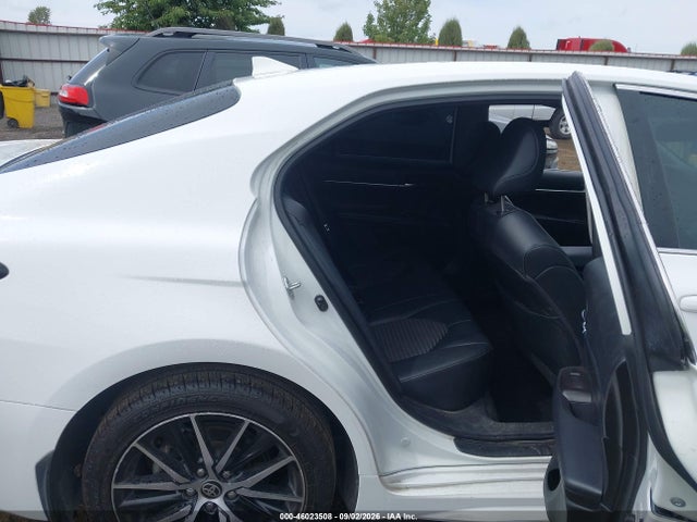 46023508 :رقم المزاد ، 4T1T11BK1NU068656 vin ، 2022 Toyota Camry Se Awd مزاد بيع