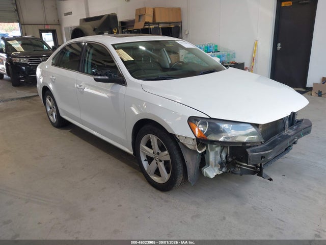 2013 Volkswagen Passat 2.5l Se მანქანა იყიდება აუქციონზე, vin: 1VWBH7A39DC096893, აუქციონის ნომერი: 46023905